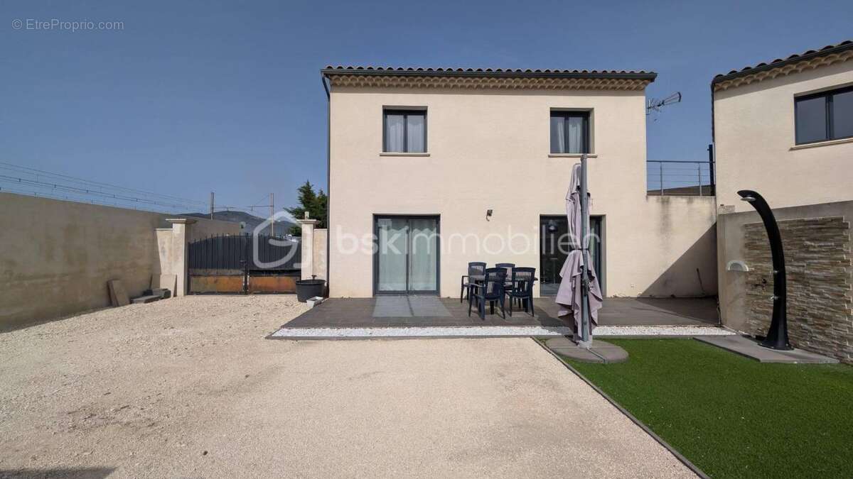 Maison à DONZERE
