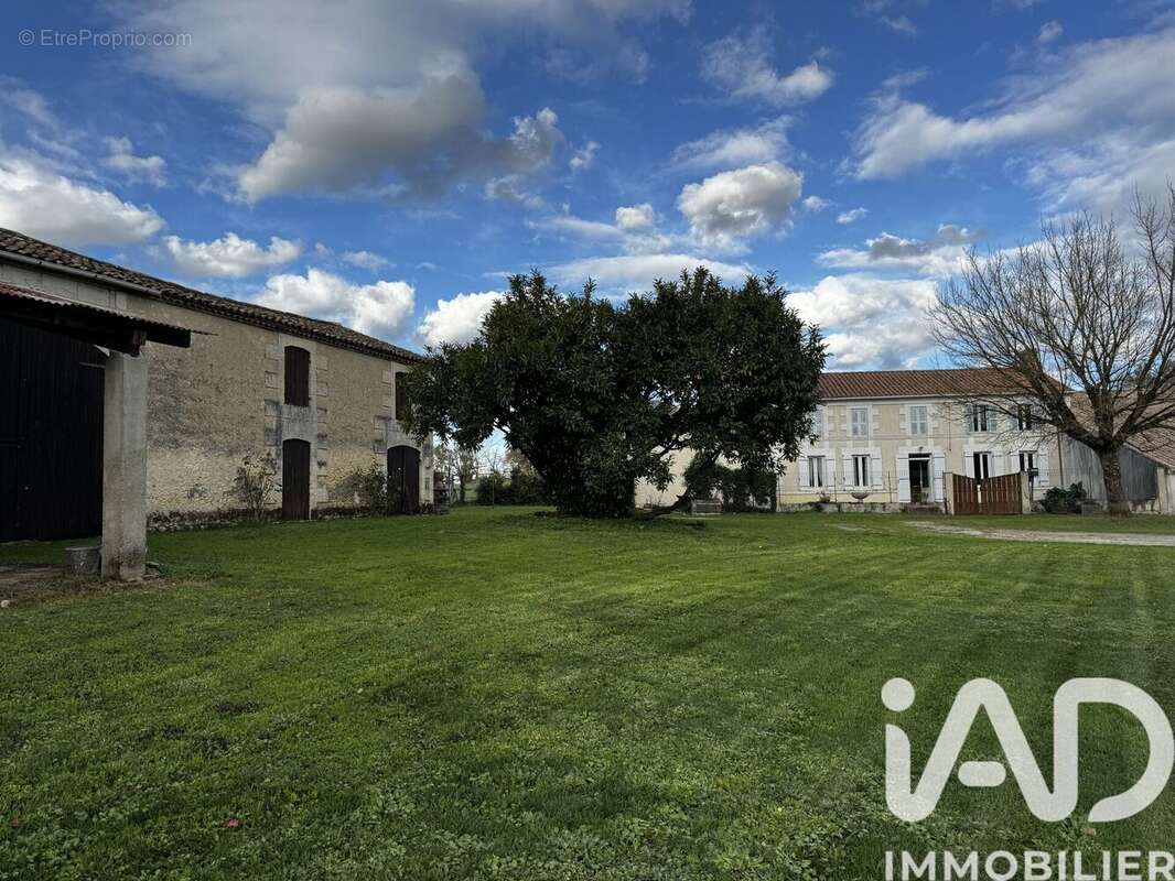 Photo 2 - Maison à CHEPNIERS