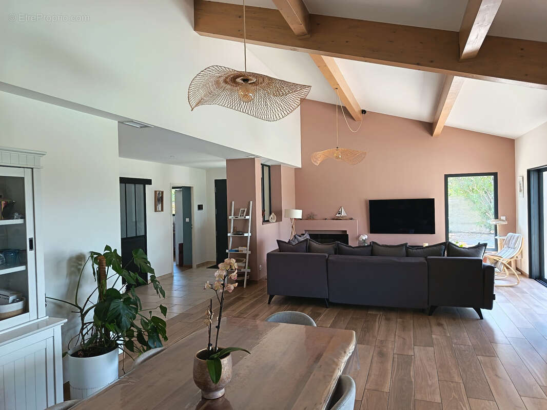 Secteur Clape Superbe Villa neuve de 206m2 sur 1365 m2 de terrain à vendre 697000 €. - photo 23