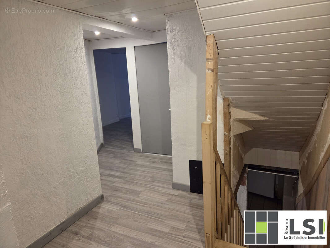 Maison 113 m² à Le Monastier-Sur-Gazeille  - photo 5