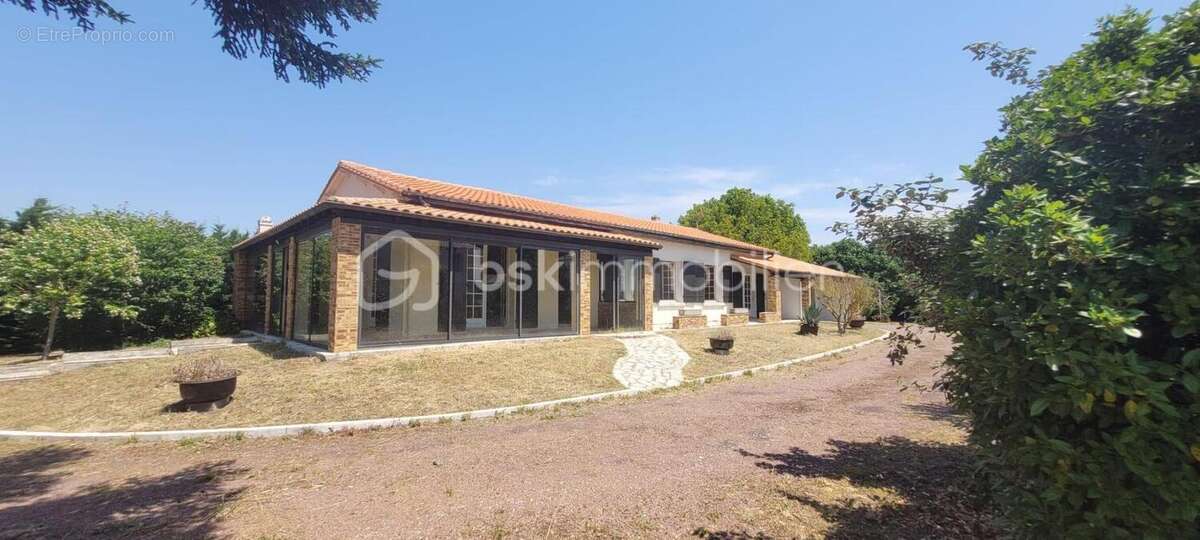 Maison 7 pieces, 4 chambres, double garage et atelier sur 1370m2 de terrain - photo 4