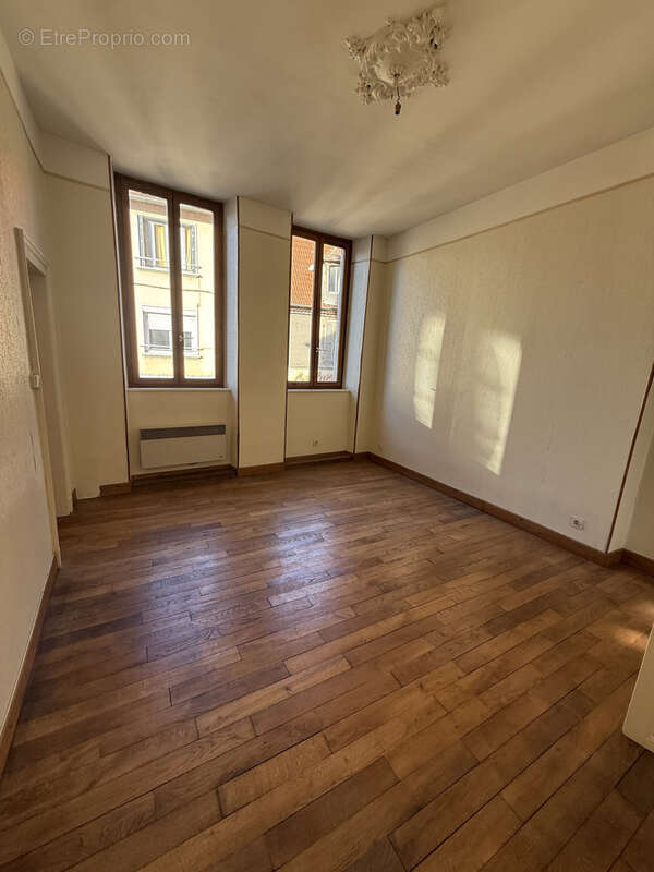 Appartement à MOULINS