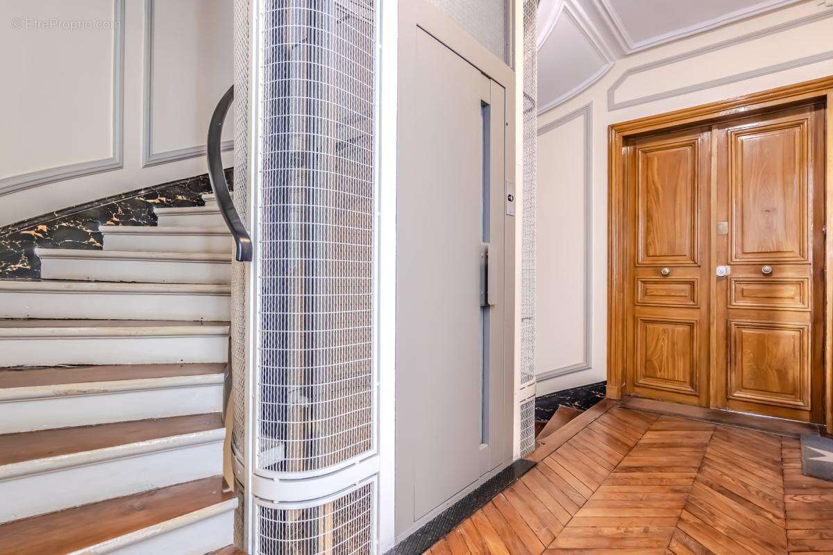 Appartement à PARIS-9E