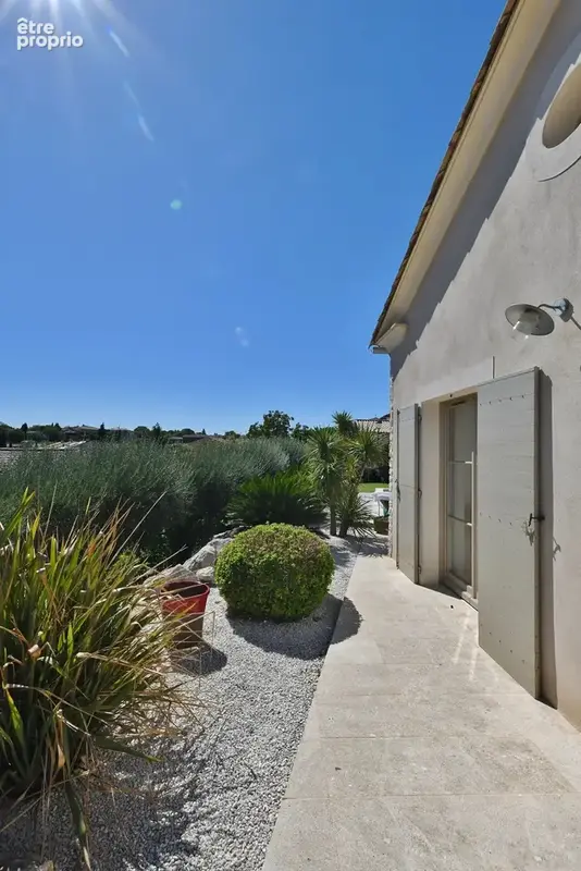 Uzès : Unique propriété avec jardin, piscine et vue - photo 7