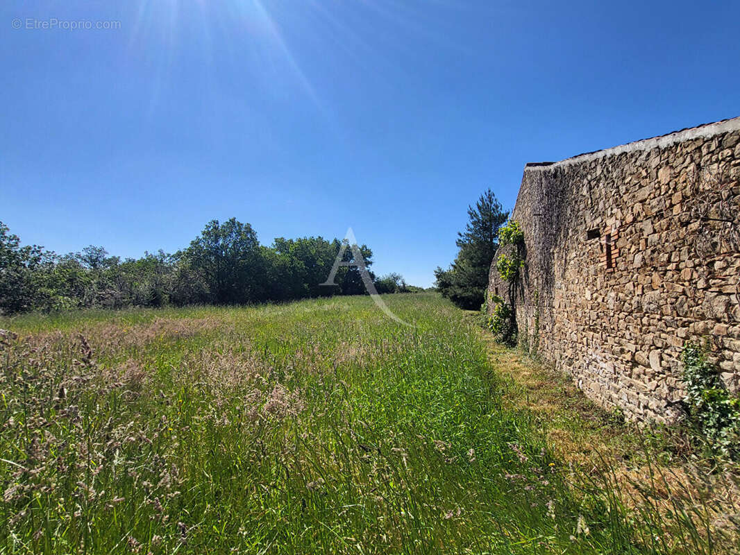 Maison à SAINT-PIERRE-DES-ECHAUBROGNES