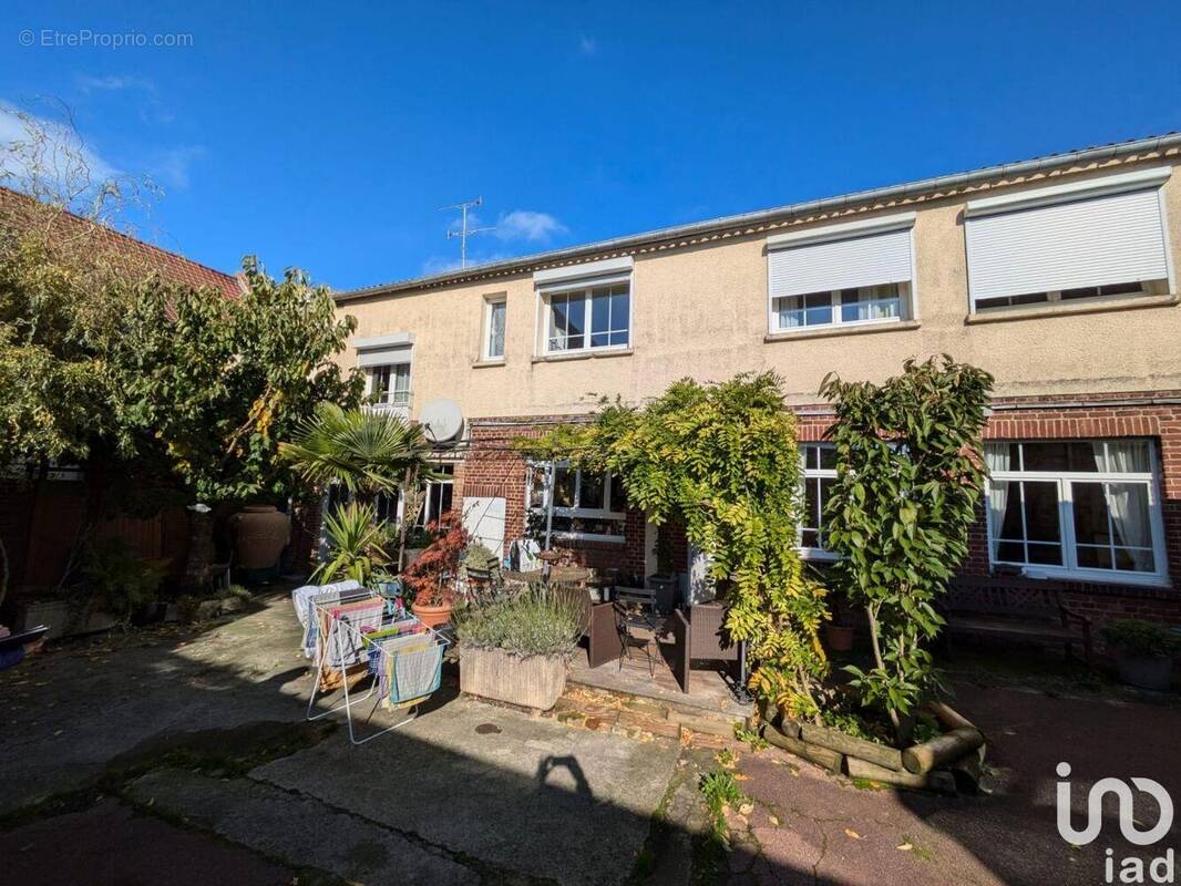 Photo 1 - Commerce à PONT-DE-METZ