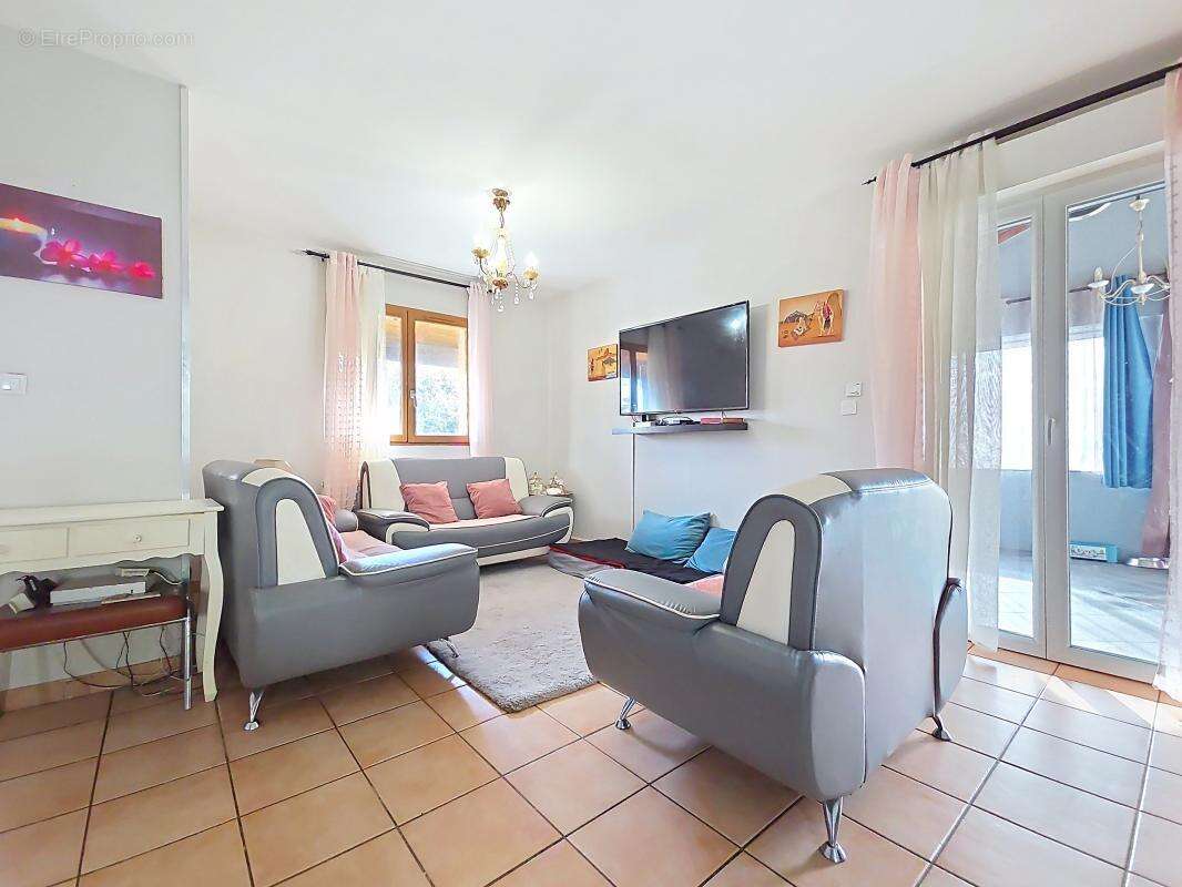 Maison - Plain Pied - 4 Chambres - Garage - Buanderie - Jardin - Piscine - photo 12