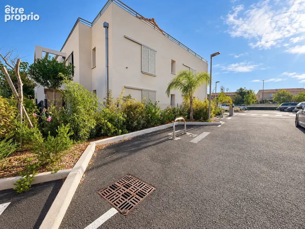 Six-Fours-les-plages - place de parking dans une résidence sécurisée de 2025 - photo 3