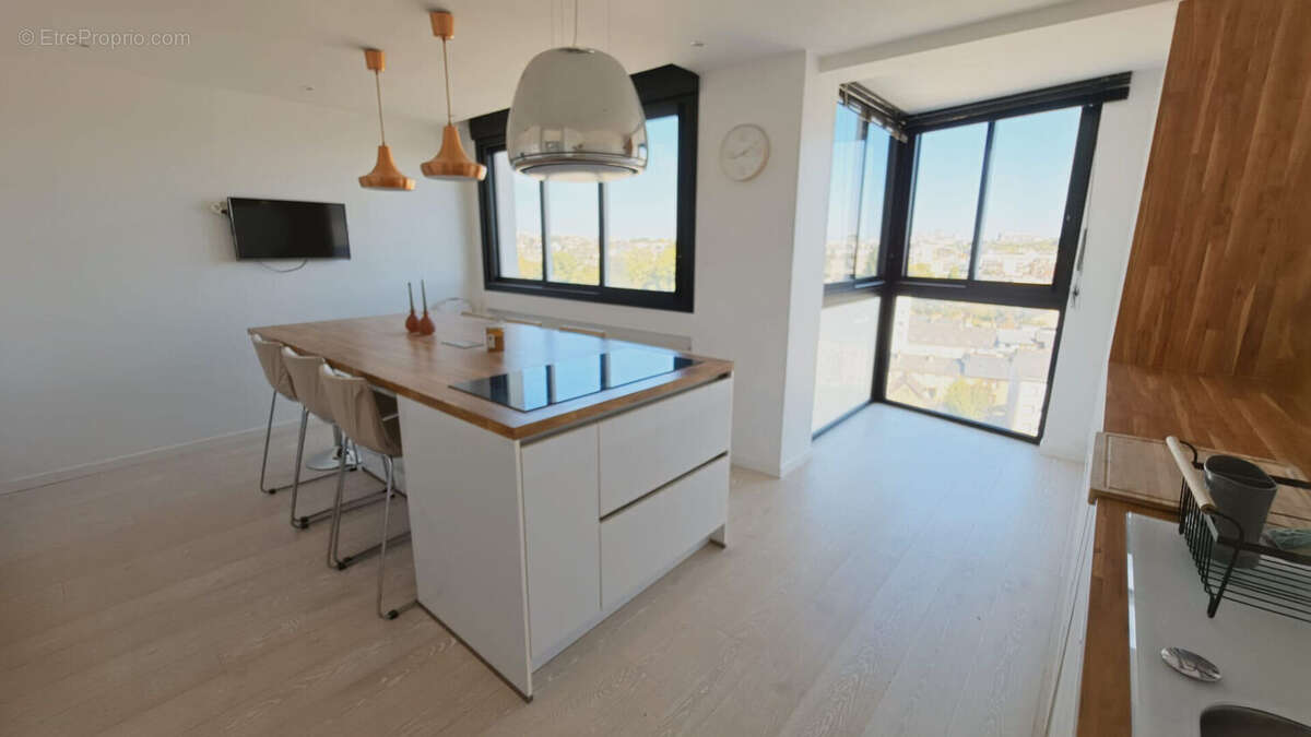 Rennes Aristide Briand - Thabor - Élégant T3 lumineux avec balcon, garage et vue dégagée - photo 7