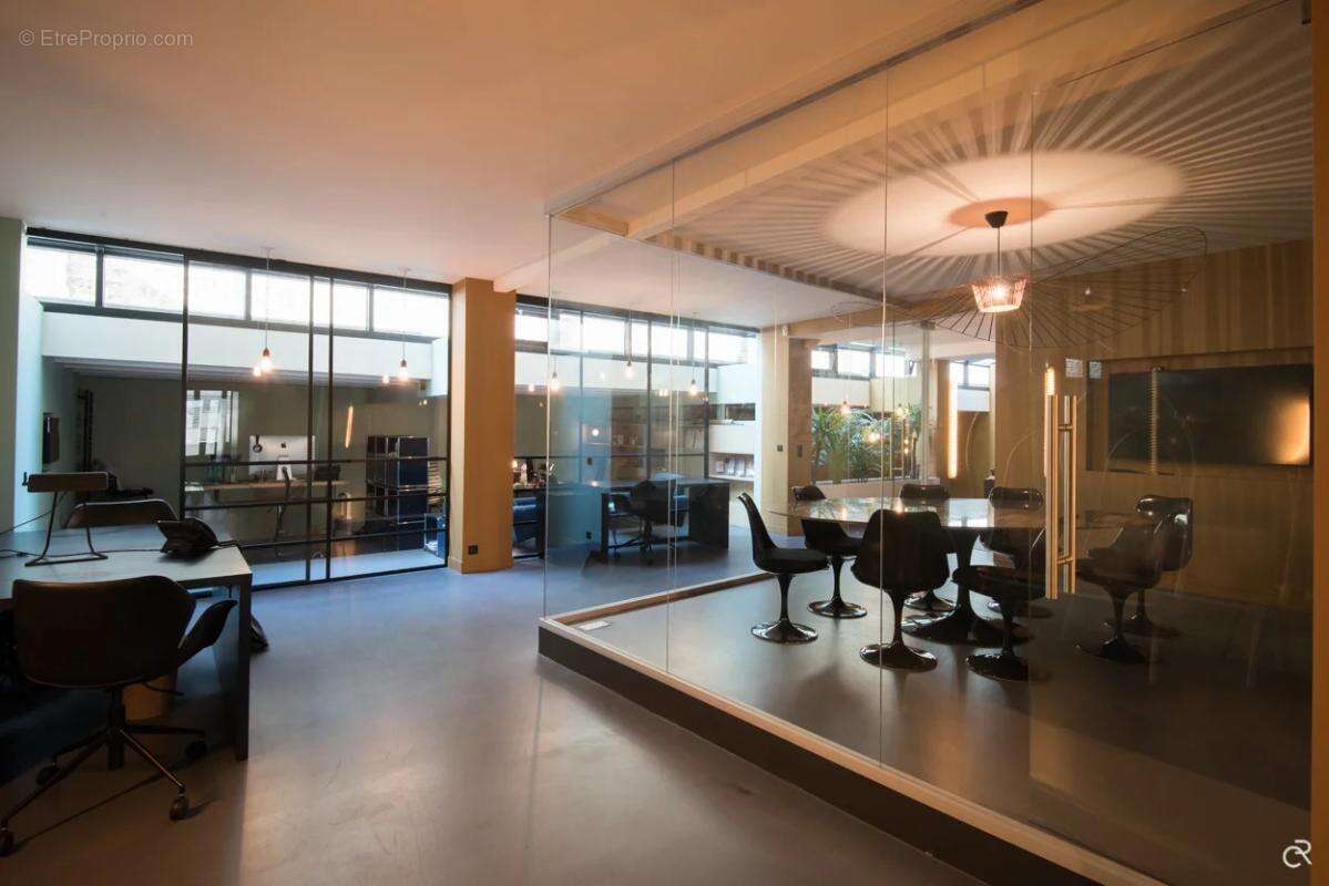 Très beau LOFT à vendre développant 265 m², fonctionnel, Clé en main entièrement rénové par architecte . Possibilité de location - photo 7