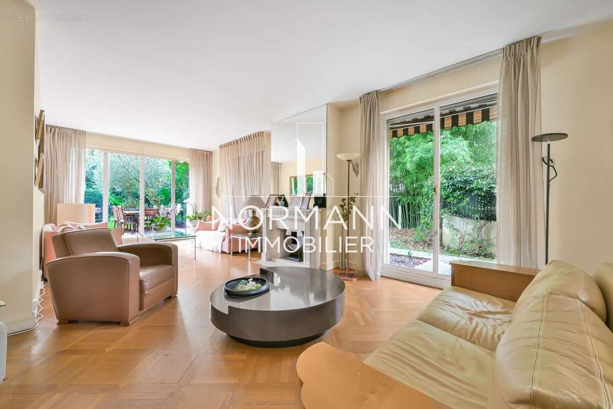Appartement à NEUILLY-SUR-SEINE