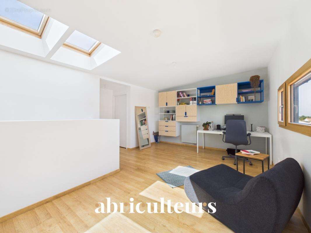 Maison familiale d'architecte de 219M2 en vente à Rezé, rue de l’Aérodrome (44400) - photo 10