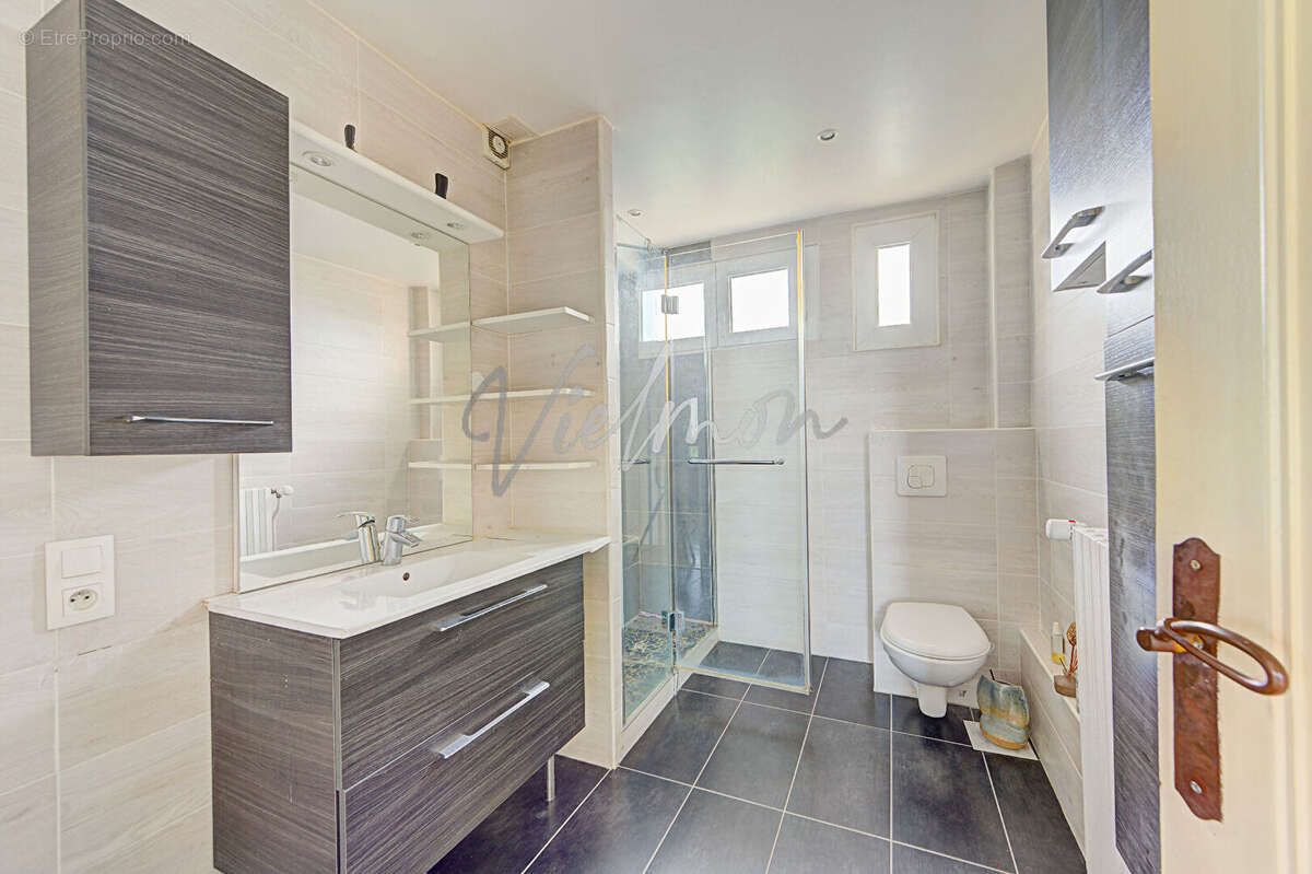 Appartement à SARTROUVILLE