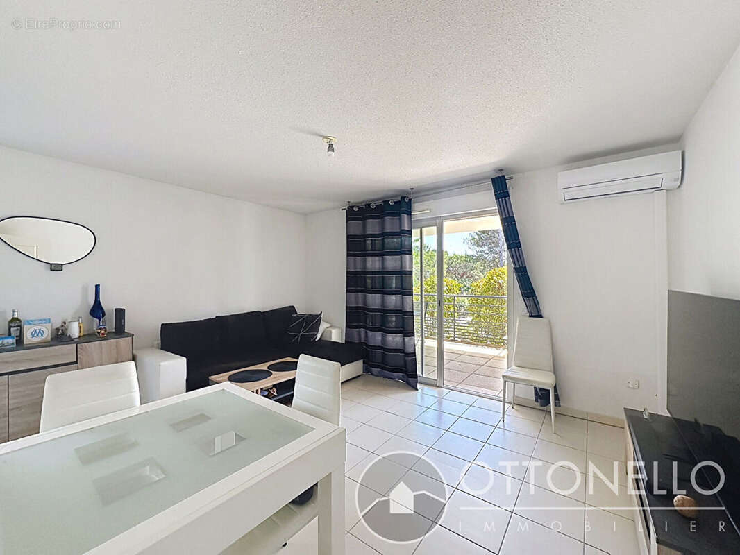 Appartement à ROQUEBRUNE-SUR-ARGENS