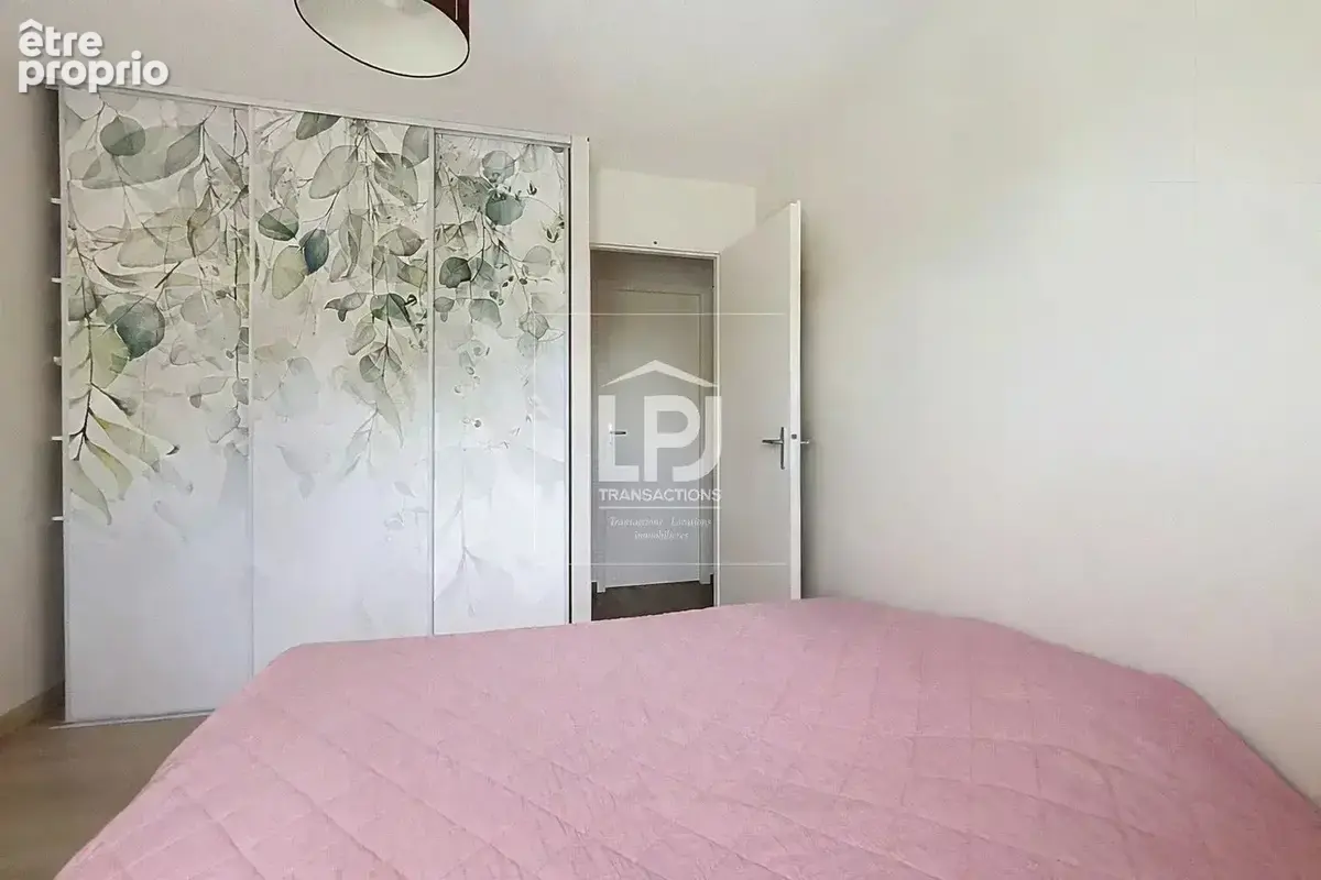 Belle maison individuelle 5 pièces de plain-pied de 94 m², rénovée, lumineuse, avec jardin arboré et garage - photo 6