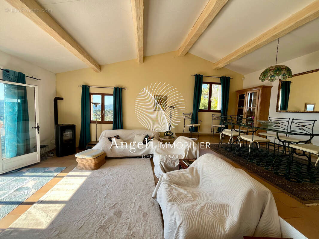 Maison à LES ISSAMBRES