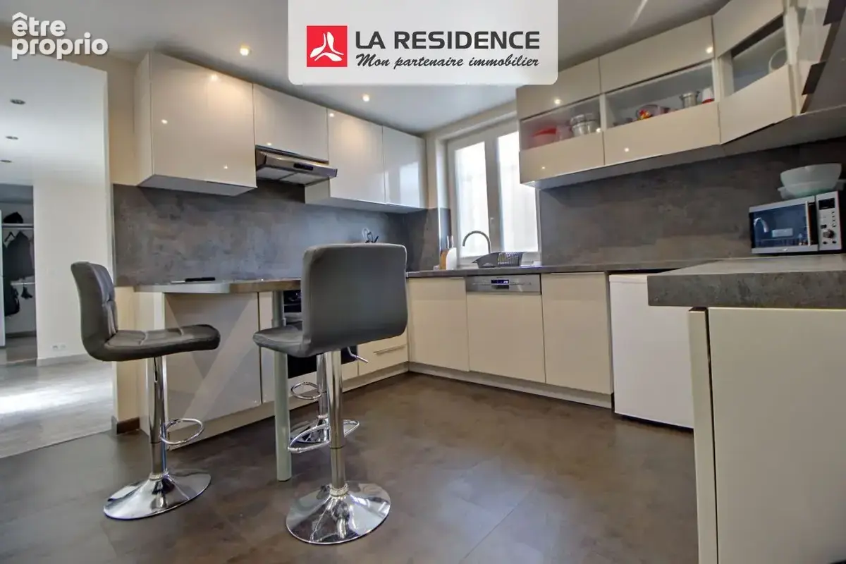 Maison 100 m² à Les Clayes-Sous-Bois  - photo 2
