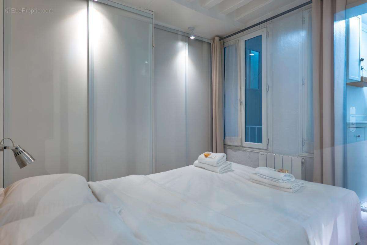 Appartement à PARIS-1E