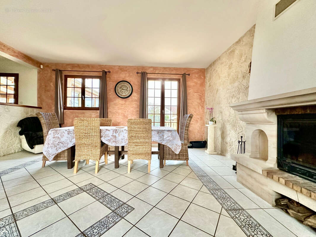 Maison à NANTEUIL-LE-HAUDOUIN