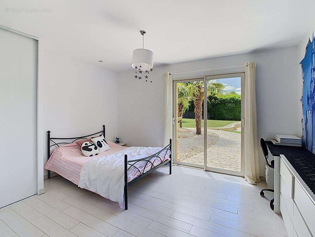 Belle propriété contemporaine avec piscine chauffée, dépendances et prestations de qualité - photo 9