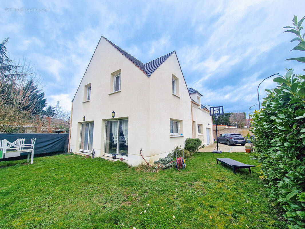 Maison à SARTROUVILLE