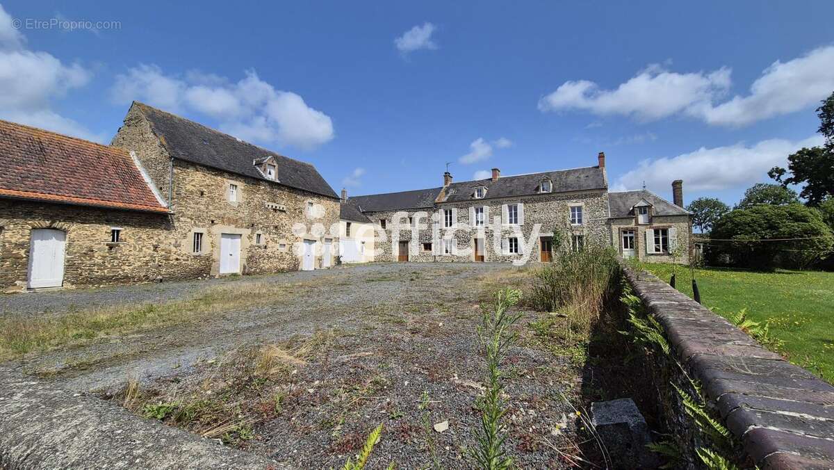 Maison à LE MOLAY-LITTRY
