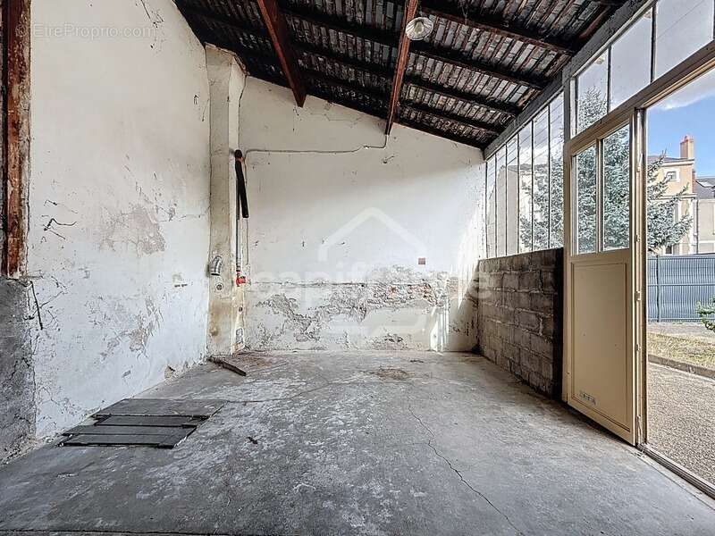 Maison Velpeau à rénover, jardin et accès voiture - photo 3