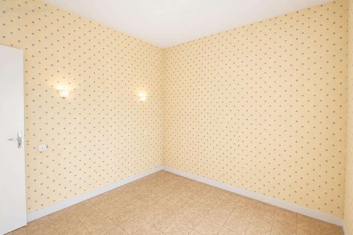 Lafrançaise, 82130 , Tarn et Garonne. Maison  plain-pied  82 m², 5 Pièces , 3 chambres avec jardin privatif et garage fermé - photo 11