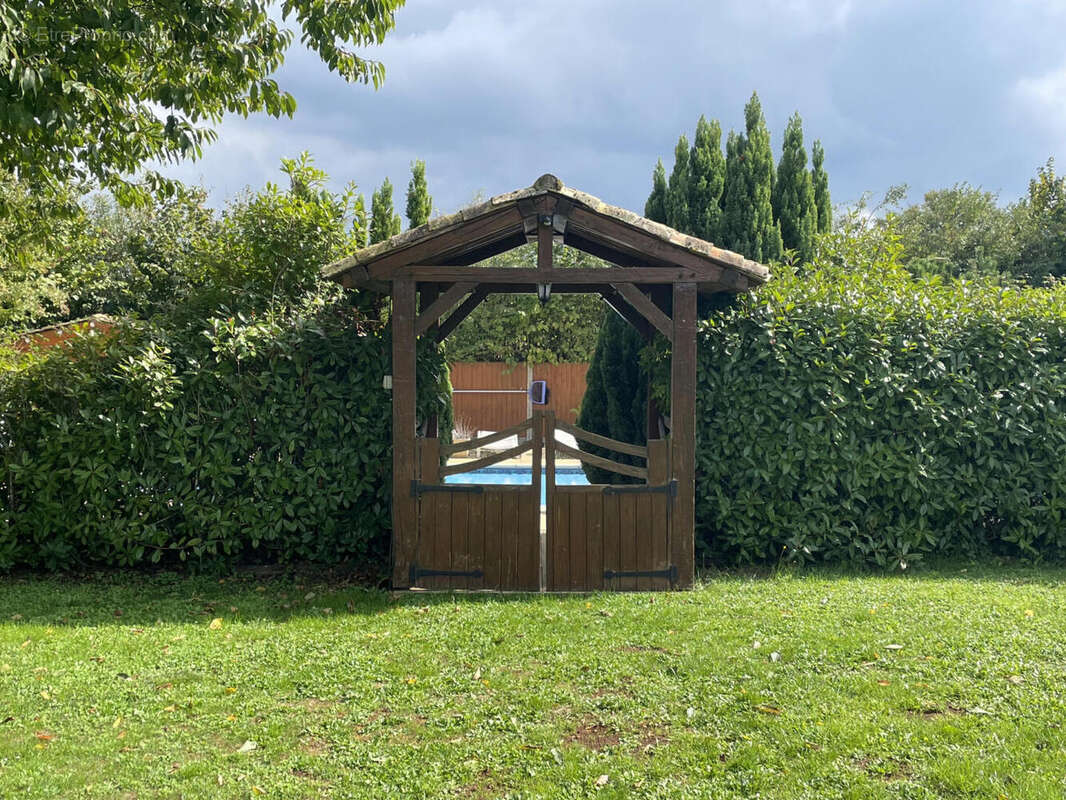 PISCINE - Maison à LORIGNE