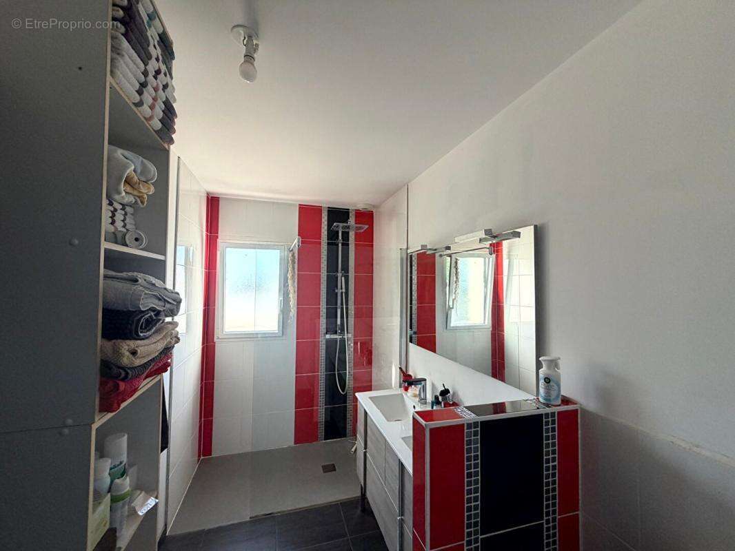 A Meursac Maison de plain pied  de 99.5 m2 avec piscine - photo 7