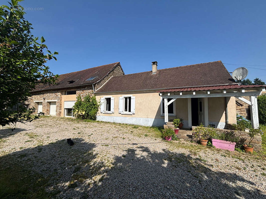 Maison à SAINT-YRIEIX-LA-PERCHE