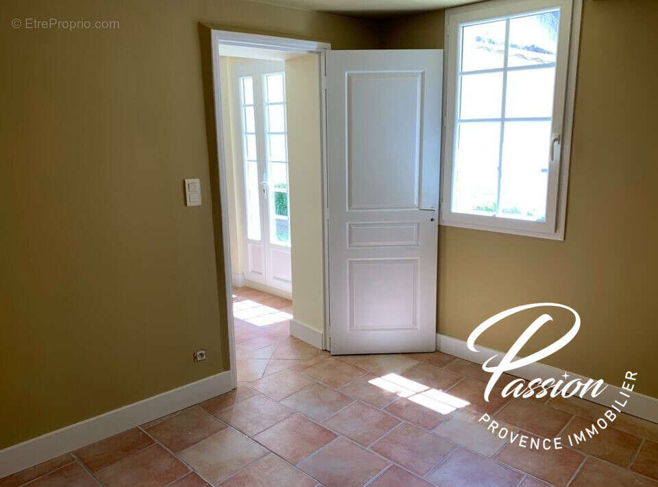 Appartement à MAILLANE