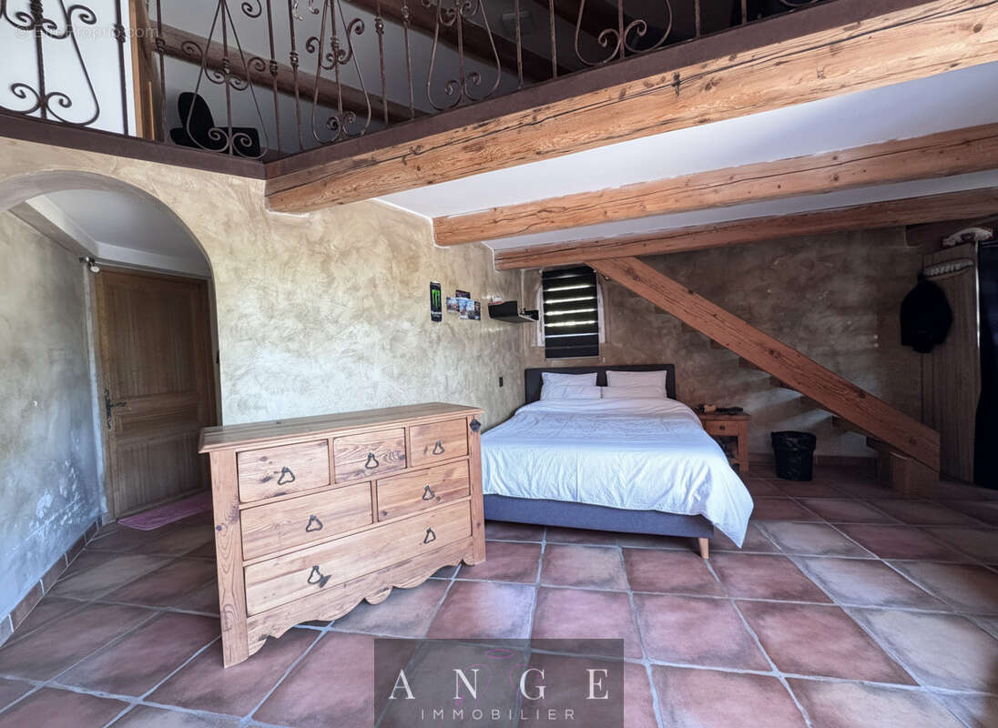 Maison à SOLLIES-VILLE