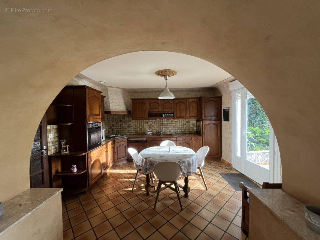 Maison à SAINT-THUAL