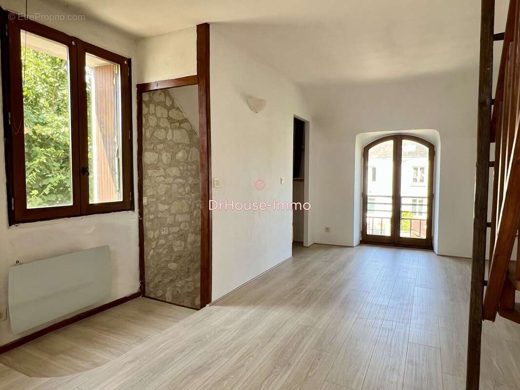 Maison 56 m² à Manthelan  - photo 4