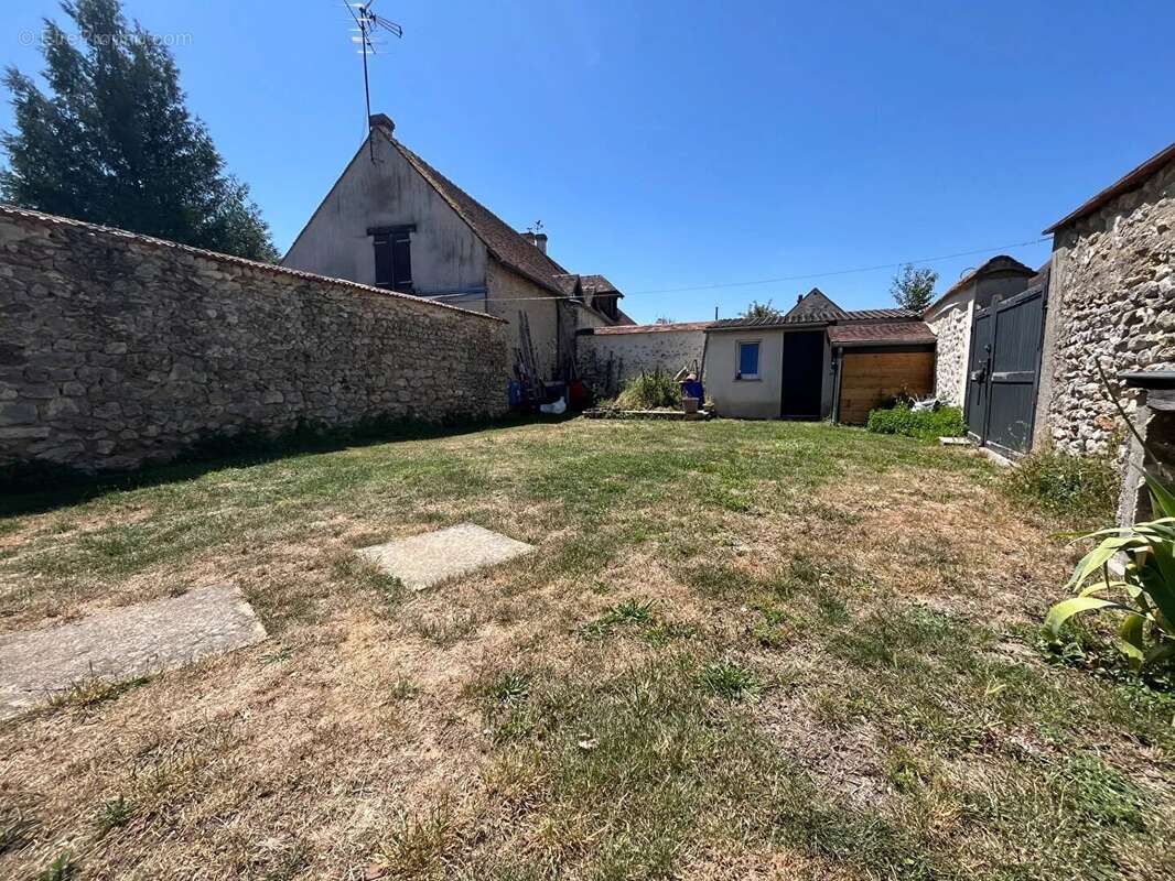 Maison à MONDONVILLE-SAINT-JEAN