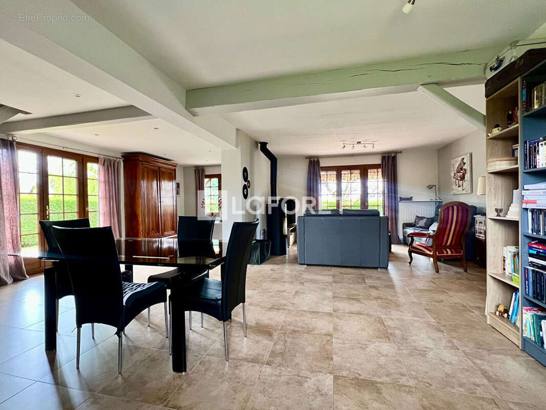 Maison à RONCHEROLLES-SUR-LE-VIVIER