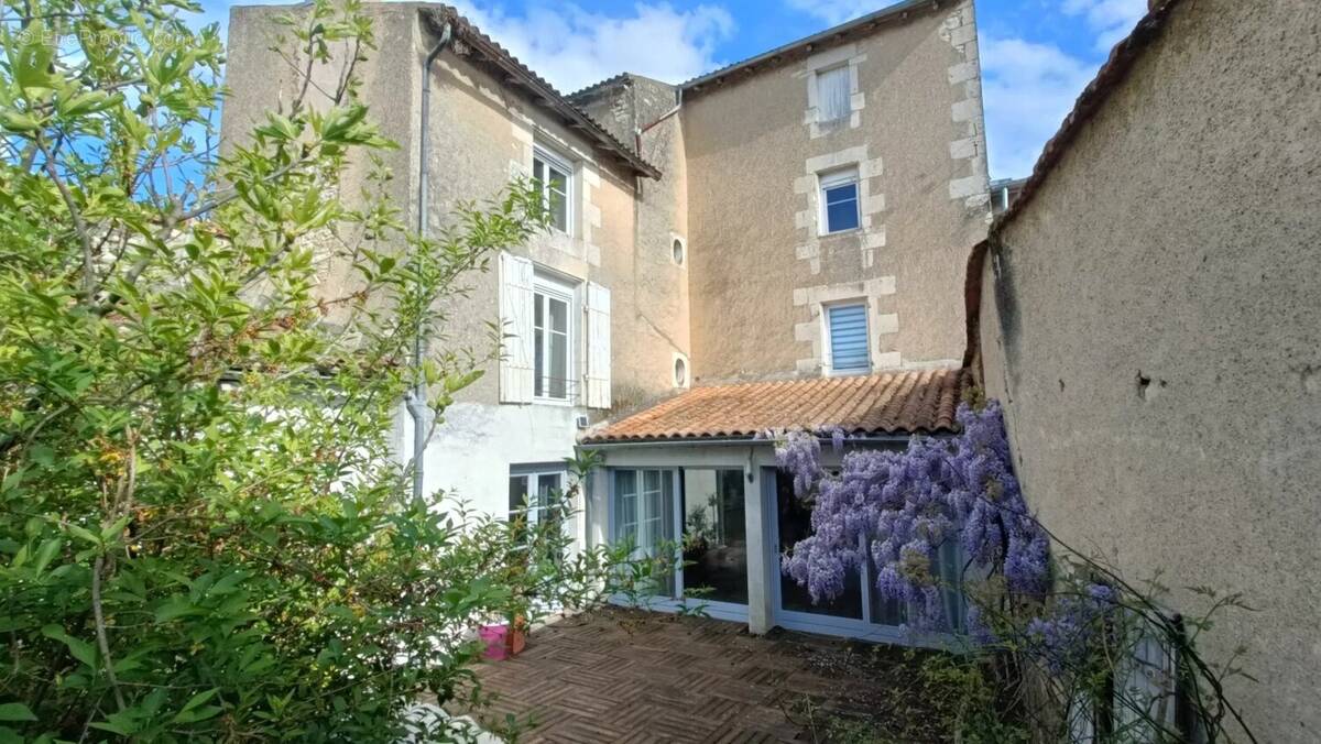 Maison à NEUVILLE-DE-POITOU