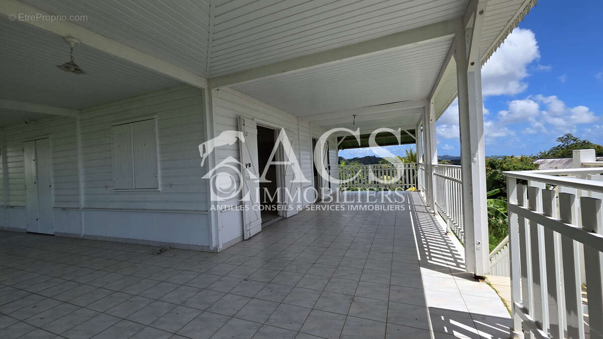 A vendre Charmante maison T4 avec piscine, jardin et grand garage à SAINT-JOSEPH - photo 5