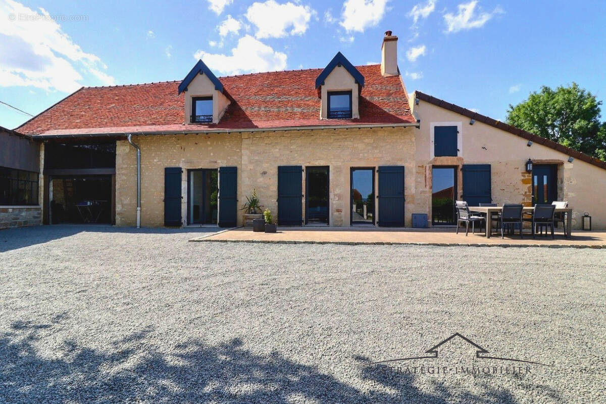 Maison à MESSEY-SUR-GROSNE