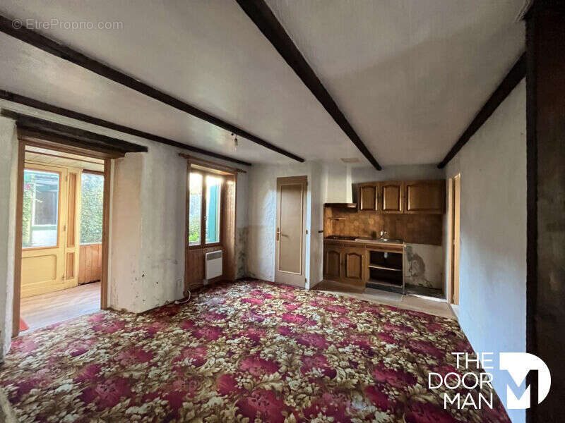 Maison à SAINT-HILAIRE-DE-CHALEONS