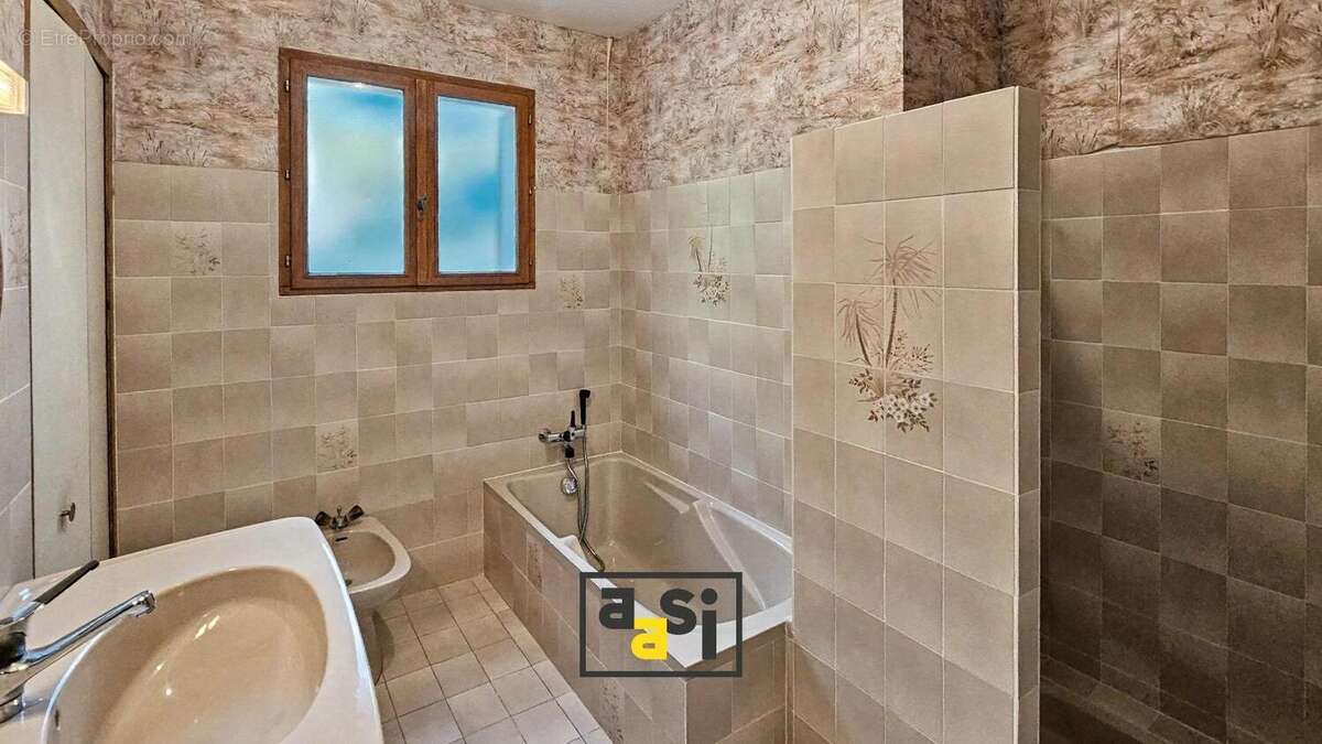   - Maison à VALS-LES-BAINS