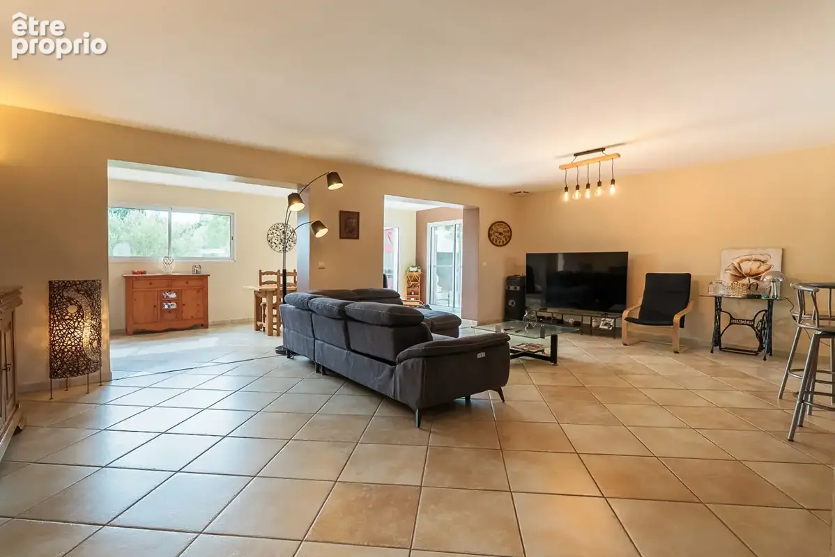 CARCASSONNE - CAUX-ET-SAUZENS  - Villa T5 194m² (149m² hab.) avec piscine, pool house, garage et vaste jardin arboré - photo 6