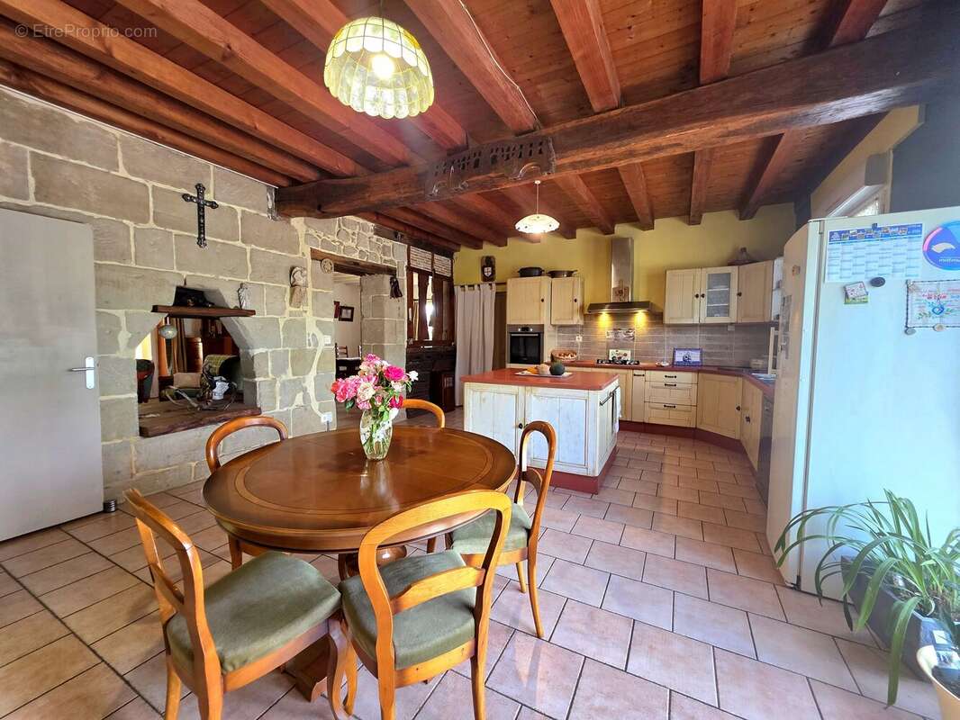 Le Vieux Chai– Spacieuse maison en pierre avec grange rénovée et vue panoramique - photo 5