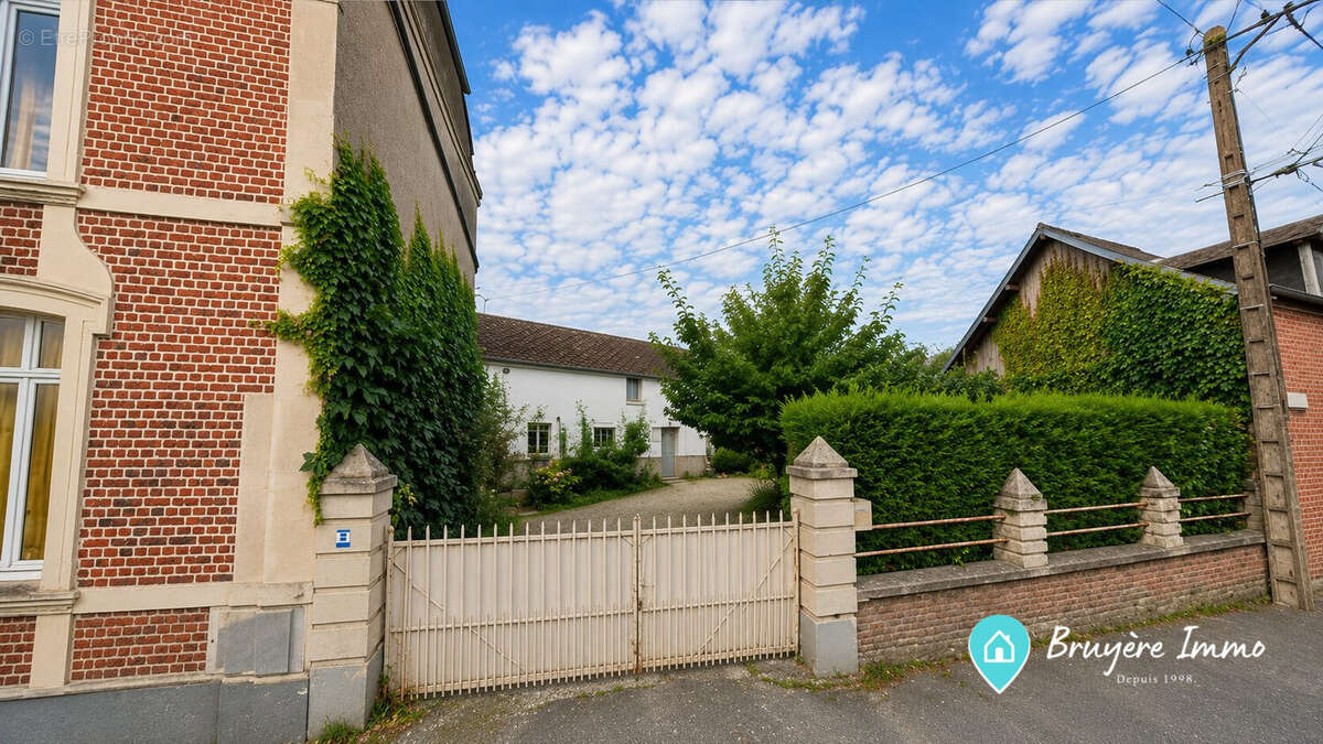 Maison 174 m² à La Capelle  - photo 2