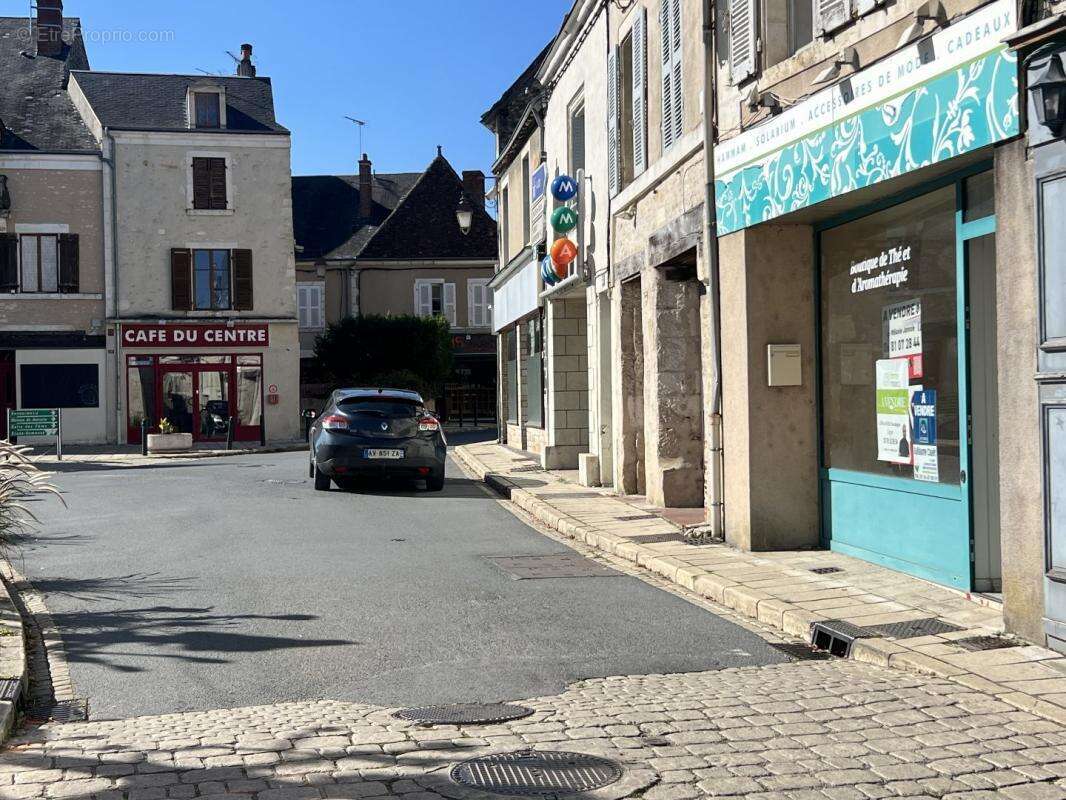 Commerce à SAINT-GAULTIER