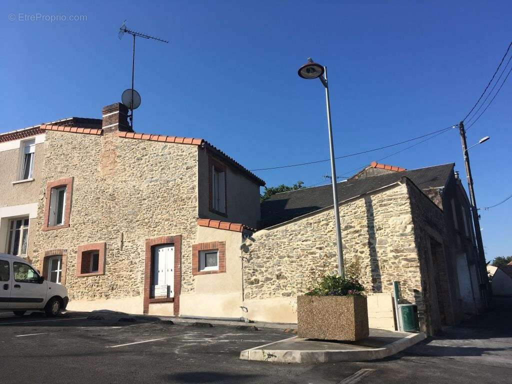 Maison à MONTREVAULT