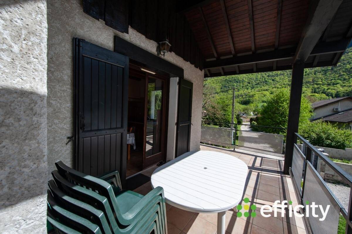 Appartement à SAINT-PAUL-DE-VARCES