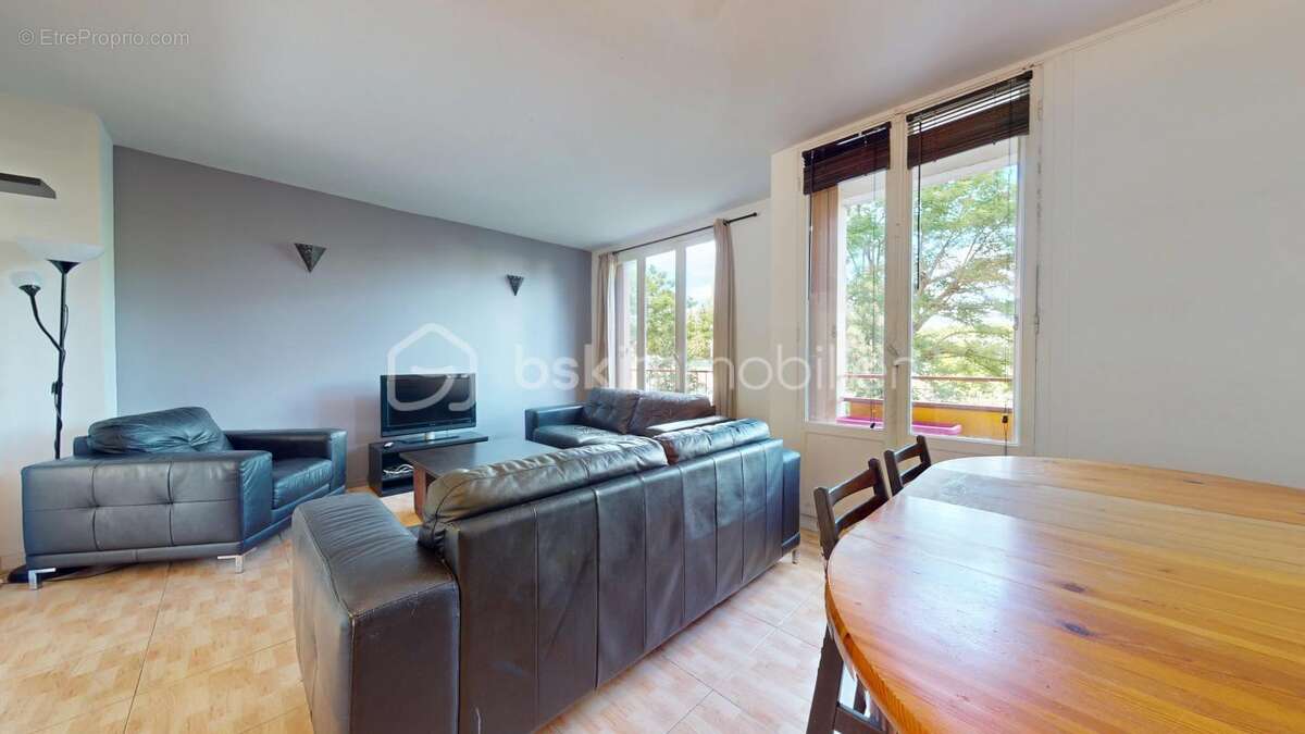 Appartement 5 pièces en rez-de-chaussée surélevé avec cave - photo 2