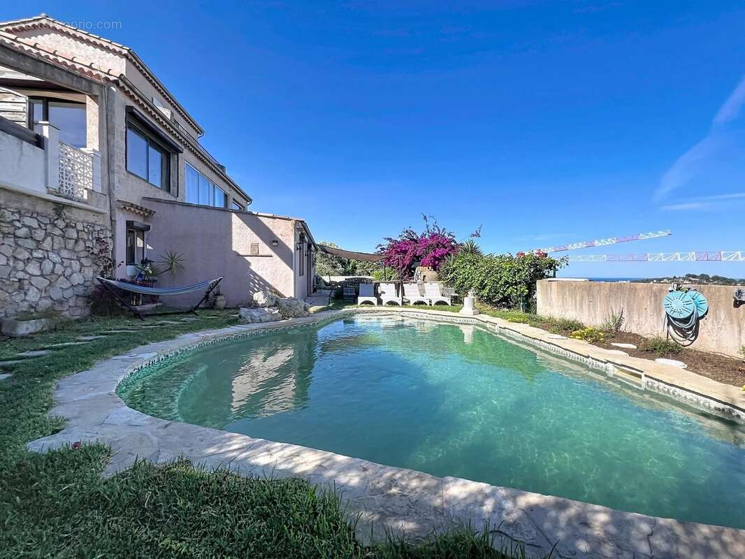 Appartement à VALLAURIS